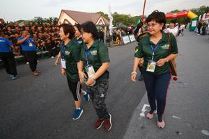 BIB: 
                            <button type="button" onclick="openModal(3530998)" class="btn btn-primary btn-sm float-right btn-popup" data-toggle="modal" data-target=".modal-high-quality">
                        <i class="fas fa-shopping-cart"></i> Add to Cart
                    </button>
                                            <button type="button" onclick="isThisMe(3530998, true)" class="btn btn-success btn-sm float-right btn-popup btn-isme hidden" data-toggle="tooltip" data-placement="bottom" title="นี่คือรูปของคุณใช่ไหม คลิกที่นี่เพื่อเอาเข้าอัลบั้ม">
                        <i class="fas fa-plus"></i> Add to album
                    </button>
                    <button type="button" onclick="isThisMe(3530998, false)" class="btn btn-warning btn-sm float-right btn-popup btn-isnotme hidden">
                        <i class="fas fa-ban"></i> Remove from album
                    </button>